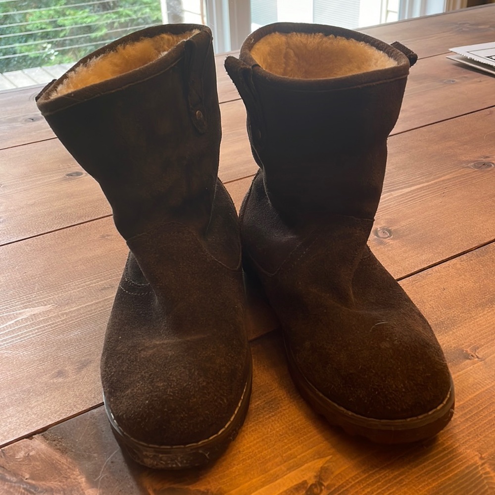 Ugg Dark Brown boots